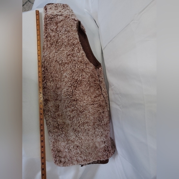 𝅺davi & Dani sherpa Fuzzy super soft Vest with Faux Leather Trim size Medium - Picture 10 of 10